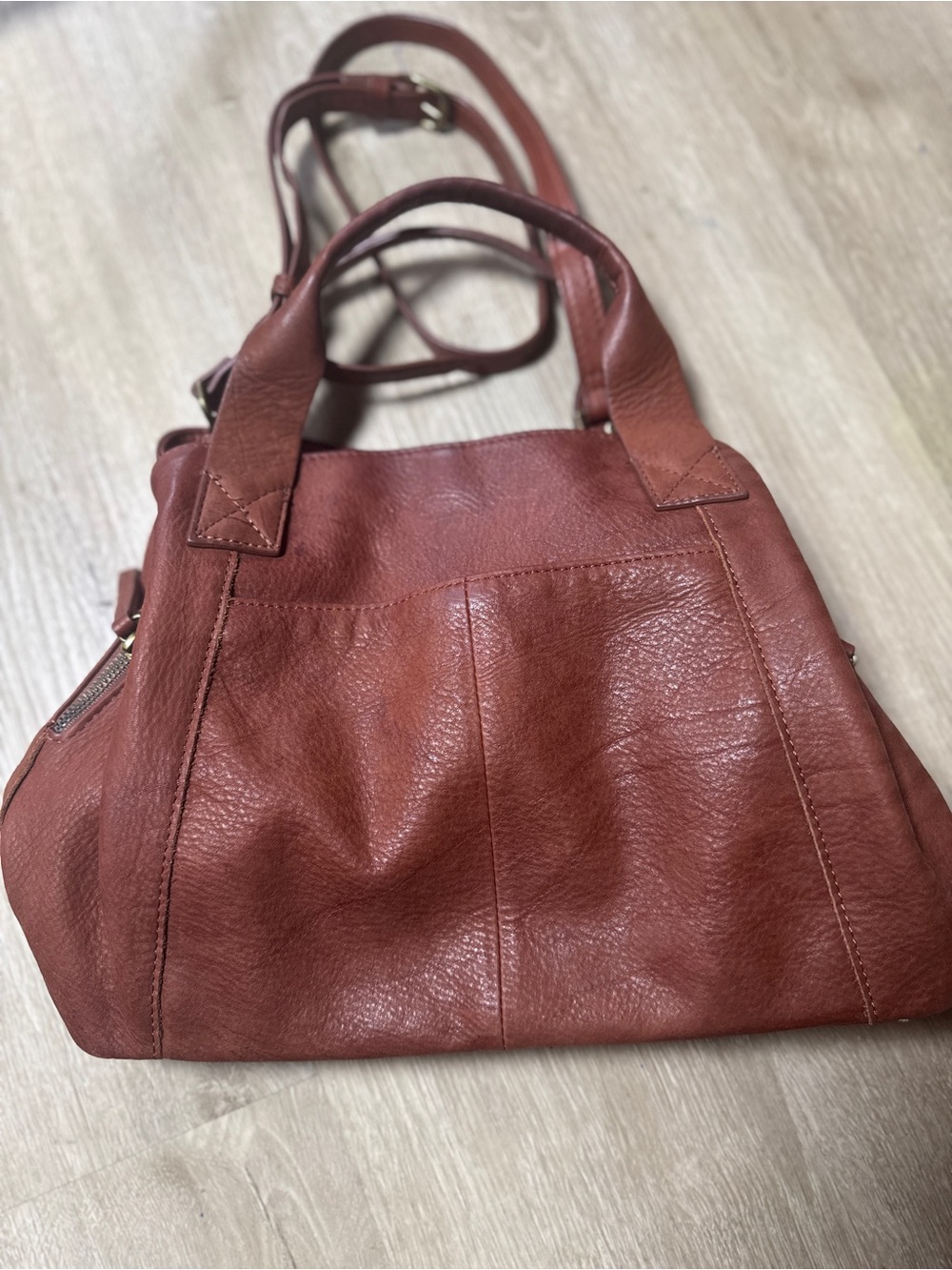 AMERICAN LEATHER CO. Everyday Leather Shoulder Bag in Rust. FALL READY